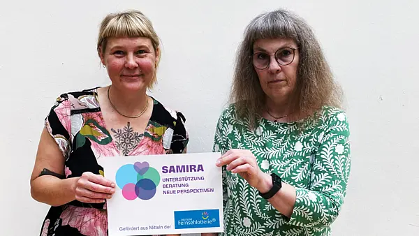 Die Projektmitarbeiterinnen Svenja Reimann und Astrid Burkhardt