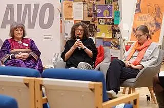 Marlis Meckel Petra Söchting Nicola Völckel sitzen gemeinsam